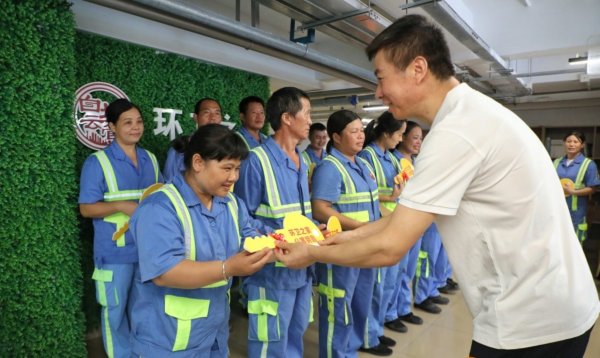 配资宝app官方网站 白云“环卫之家”再度分房！15户环卫工人家庭喜提钥匙拎包入住